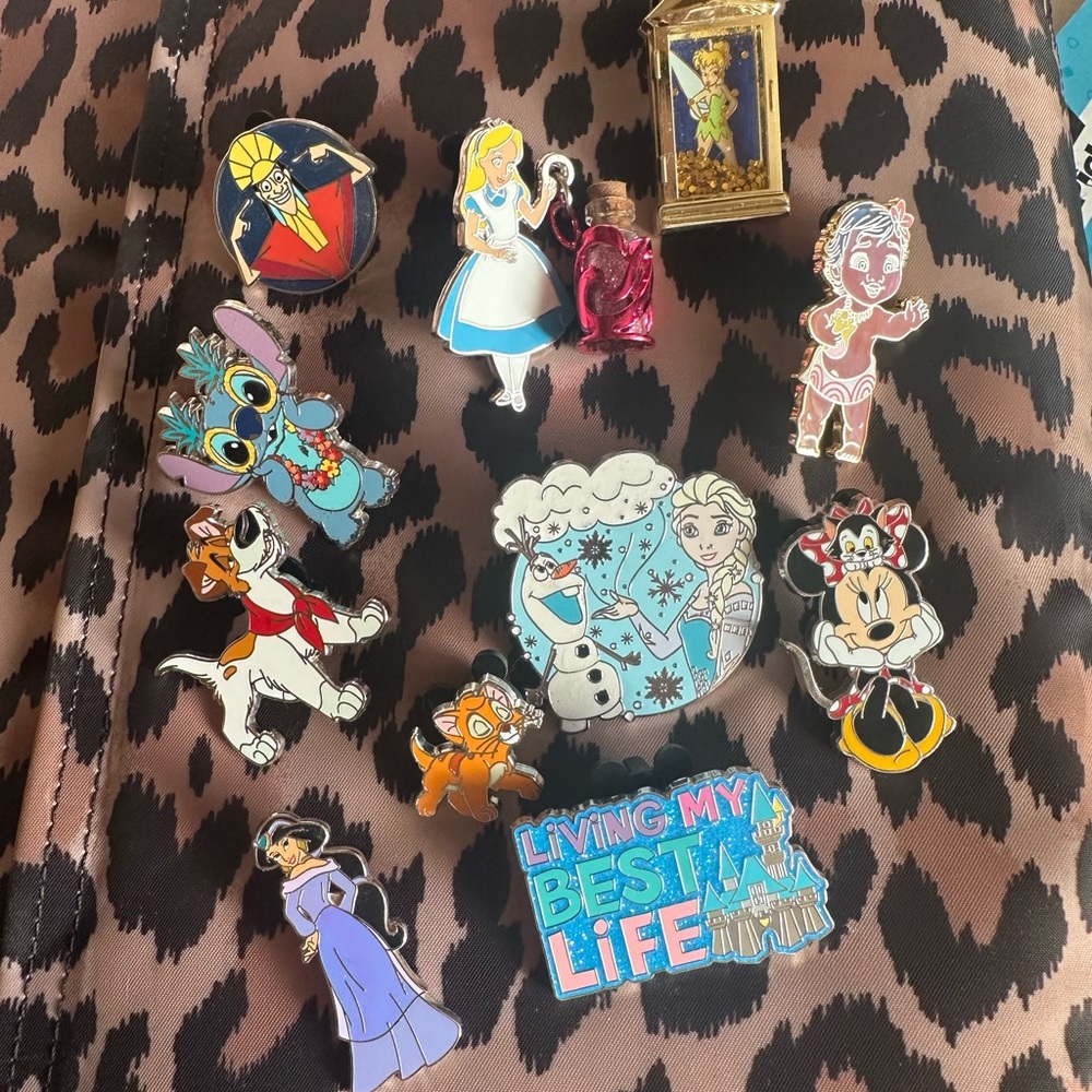 Disney Character Pin Collection - Picture 11 of 11